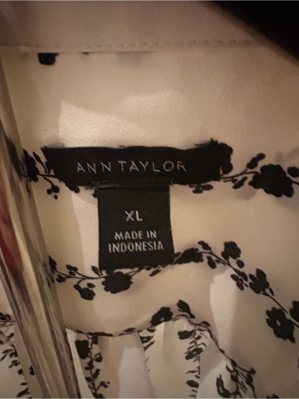 Ann Taylor White Blouse with Black Floral Stripe - Picture 2 of 4